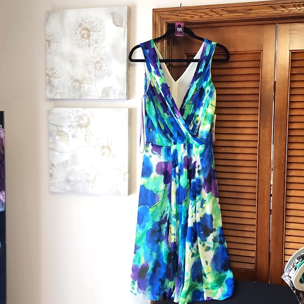 #195 Anne Klein-10-Sleeveless V-Neck MID length Dress